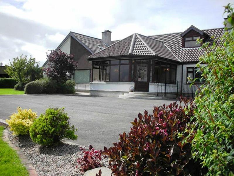 Browns Country House Hotel Bushmills Exterior photo
